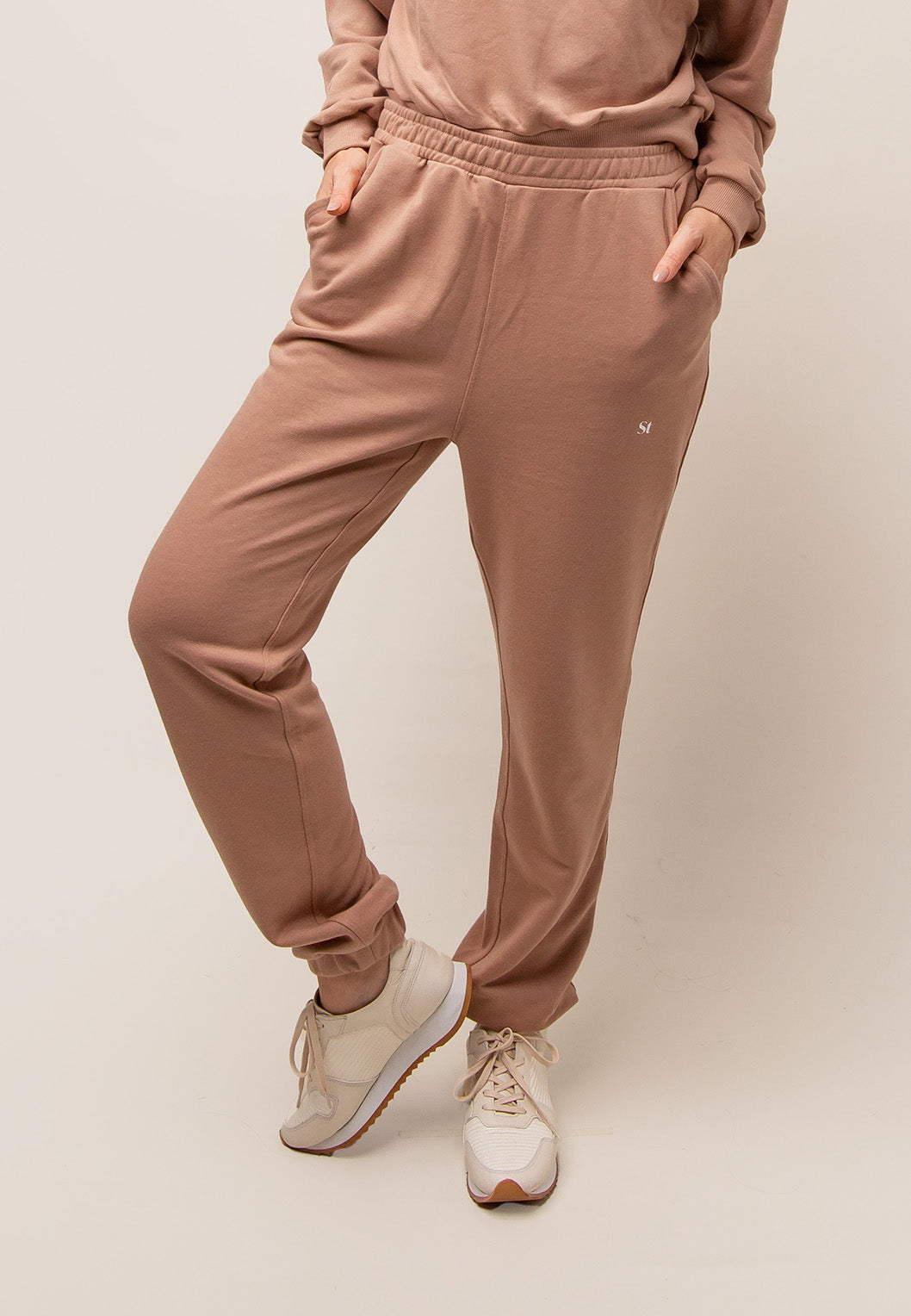 Essential Jogger Pants